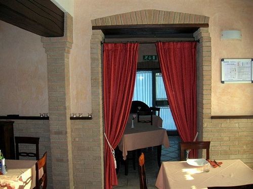 Hotel Fontana Rubiera Exteriör bild