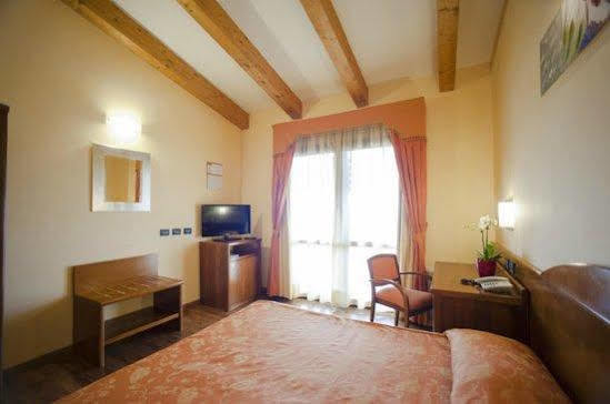 Hotel Fontana Rubiera Exteriör bild